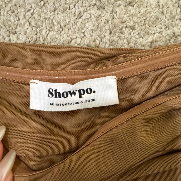 JAYTHEN BODYSUIT - LONG SLEEVE OFF SHOULDER RUCHED BODYSUIT IN MOCHA - Picture 3 of 4